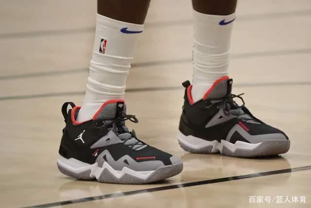 库里12分加兰27分 骑士大胜勇士豪取10连胜