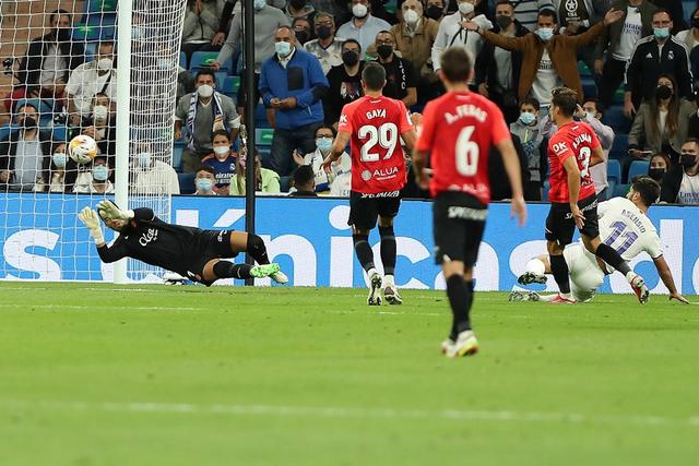 杨瀚森22+14青岛胜深圳 吴前17分浙江险胜广州