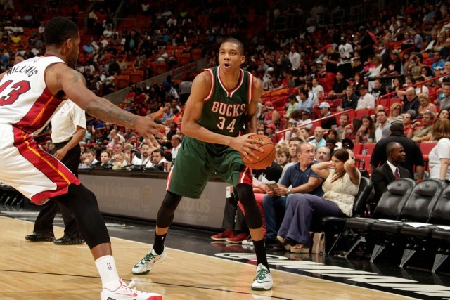 里约奥运会夺冠十周年 中国女排冠军走进南京校园